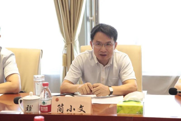 自治区检察院党组副书记副检察长简小文一行到扎赉诺尔区人民检察院